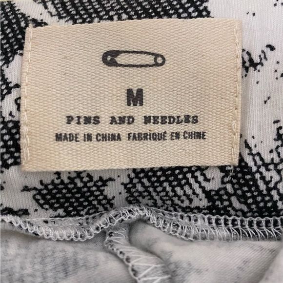 Urban Outfitters Womens Medium Black White Floral Fit and Flare Mini Micro Skirt - Picture 2 of 6